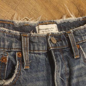 Abercrombie High Rise Mom Jean Shorts Size 30/10